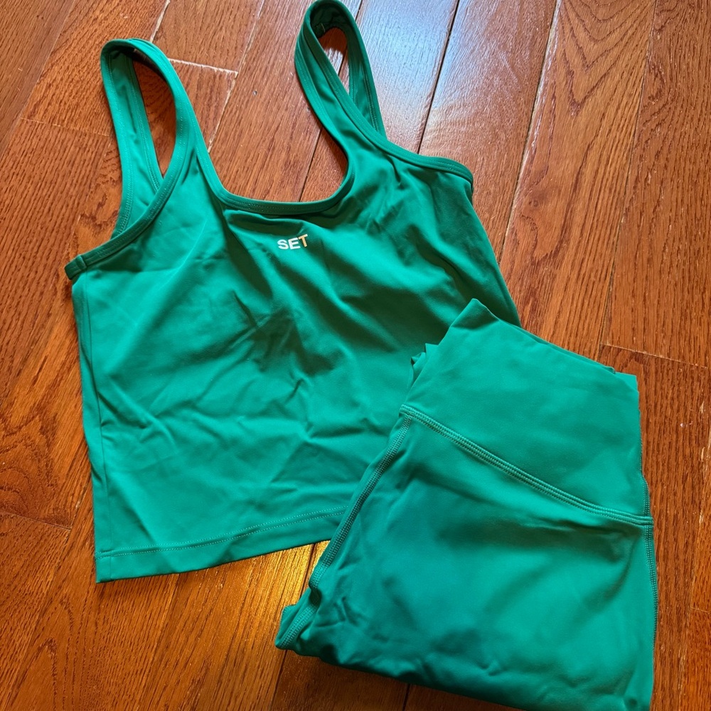 Set Active SPORTBODY DOUBLE SCOOP TANK BRA & Leggings in Palm - Picture 7 of 13